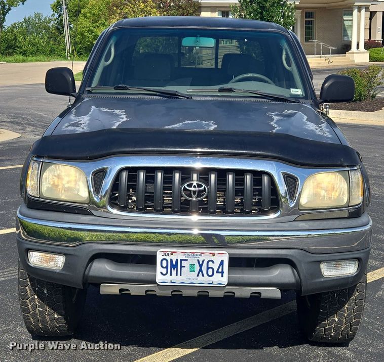 image for item EF1875 2002 Toyota Tacoma Double Cab pickup truck