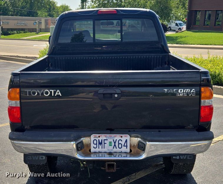 image for item EF1875 2002 Toyota Tacoma Double Cab pickup truck