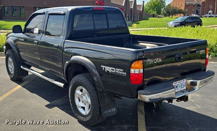 image for item EF1875 2002 Toyota Tacoma Double Cab pickup truck