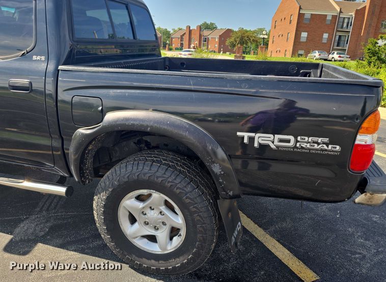 image for item EF1875 2002 Toyota Tacoma Double Cab pickup truck