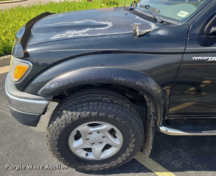 image for item EF1875 2002 Toyota Tacoma Double Cab pickup truck