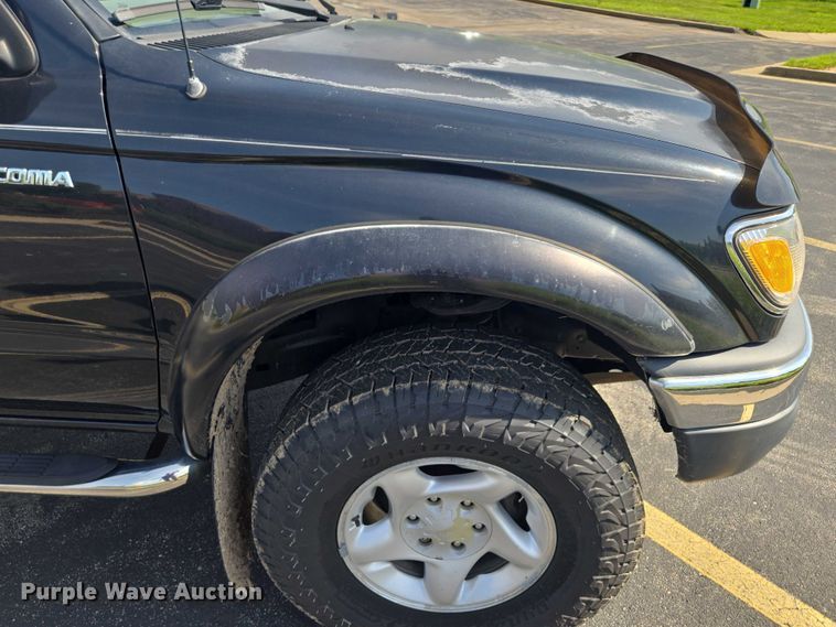 image for item EF1875 2002 Toyota Tacoma Double Cab pickup truck