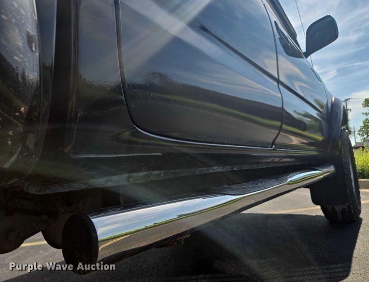 image for item EF1875 2002 Toyota Tacoma Double Cab pickup truck