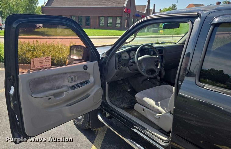 image for item EF1875 2002 Toyota Tacoma Double Cab pickup truck