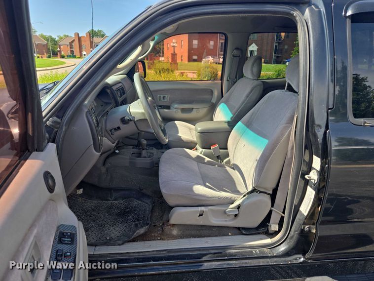 image for item EF1875 2002 Toyota Tacoma Double Cab pickup truck