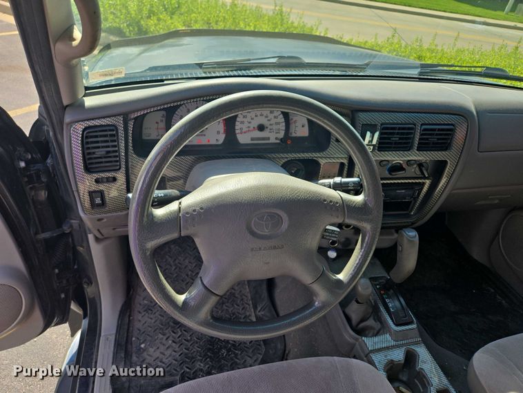 image for item EF1875 2002 Toyota Tacoma Double Cab pickup truck