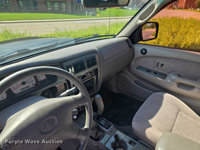 image for item EF1875 2002 Toyota Tacoma Double Cab pickup truck