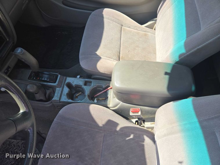 image for item EF1875 2002 Toyota Tacoma Double Cab pickup truck