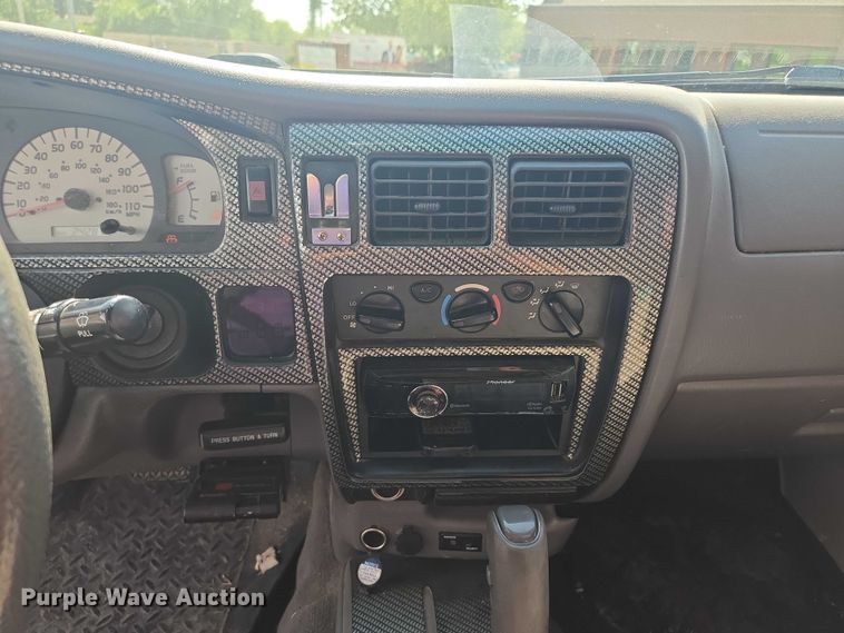 image for item EF1875 2002 Toyota Tacoma Double Cab pickup truck