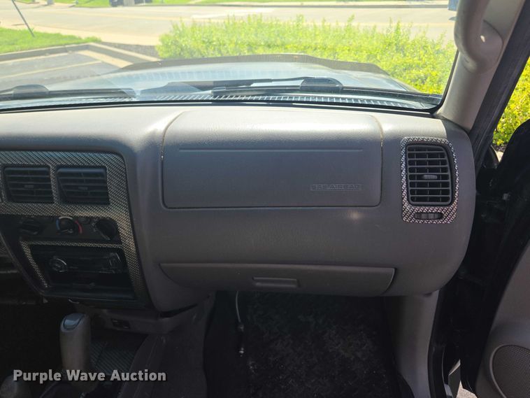 image for item EF1875 2002 Toyota Tacoma Double Cab pickup truck