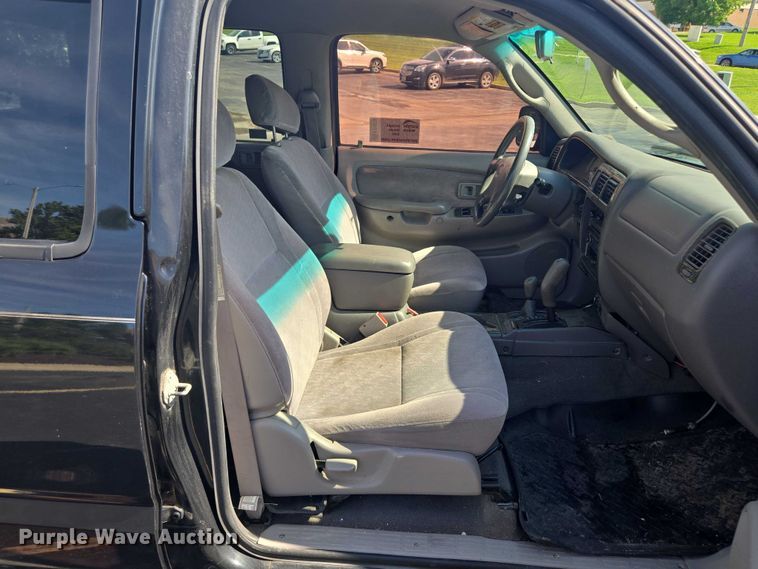 image for item EF1875 2002 Toyota Tacoma Double Cab pickup truck