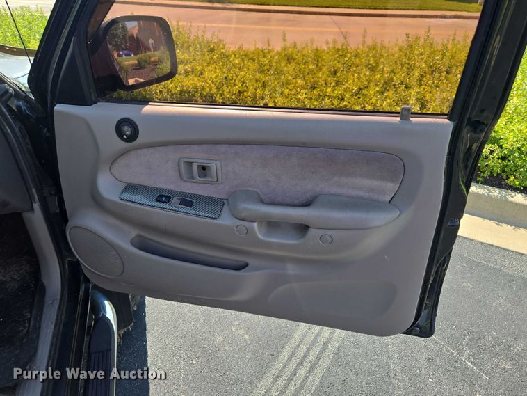 image for item EF1875 2002 Toyota Tacoma Double Cab pickup truck