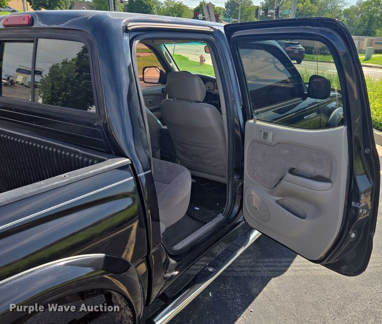 image for item EF1875 2002 Toyota Tacoma Double Cab pickup truck