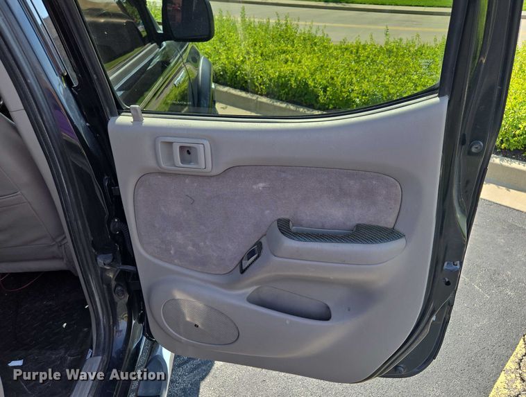 image for item EF1875 2002 Toyota Tacoma Double Cab pickup truck