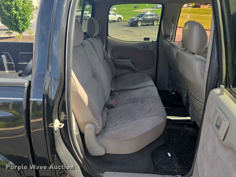 image for item EF1875 2002 Toyota Tacoma Double Cab pickup truck