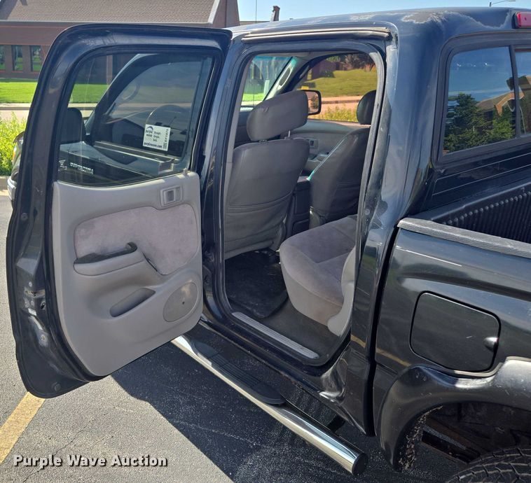 image for item EF1875 2002 Toyota Tacoma Double Cab pickup truck