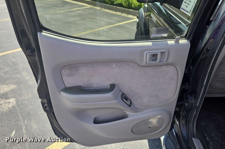 image for item EF1875 2002 Toyota Tacoma Double Cab pickup truck