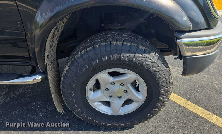 image for item EF1875 2002 Toyota Tacoma Double Cab pickup truck