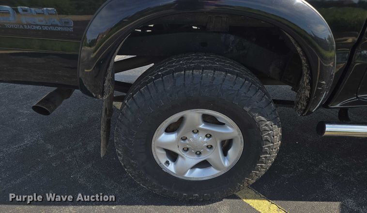 image for item EF1875 2002 Toyota Tacoma Double Cab pickup truck