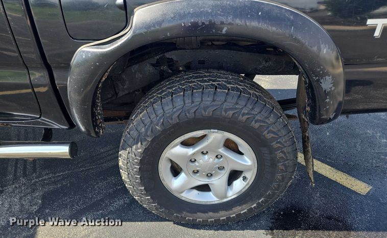 image for item EF1875 2002 Toyota Tacoma Double Cab pickup truck