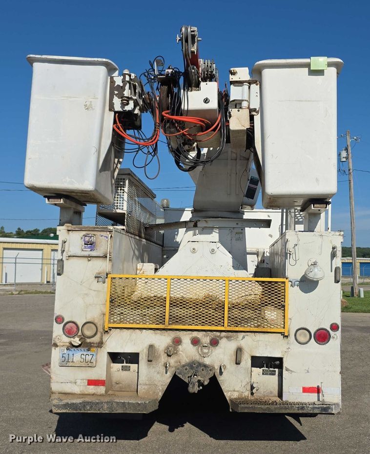 image for item EF3635 2000 Chevrolet T6500 bucket truck