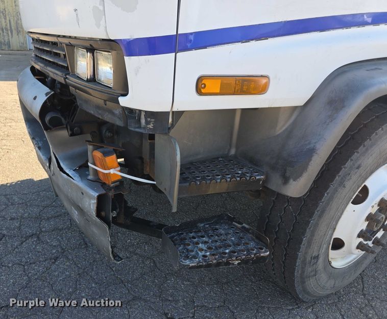 image for item EF3635 2000 Chevrolet T6500 bucket truck