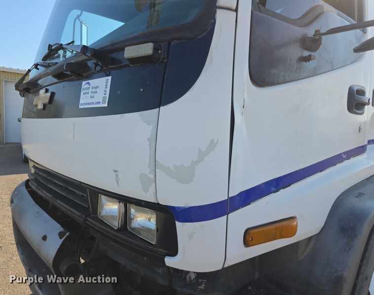 image for item EF3635 2000 Chevrolet T6500 bucket truck