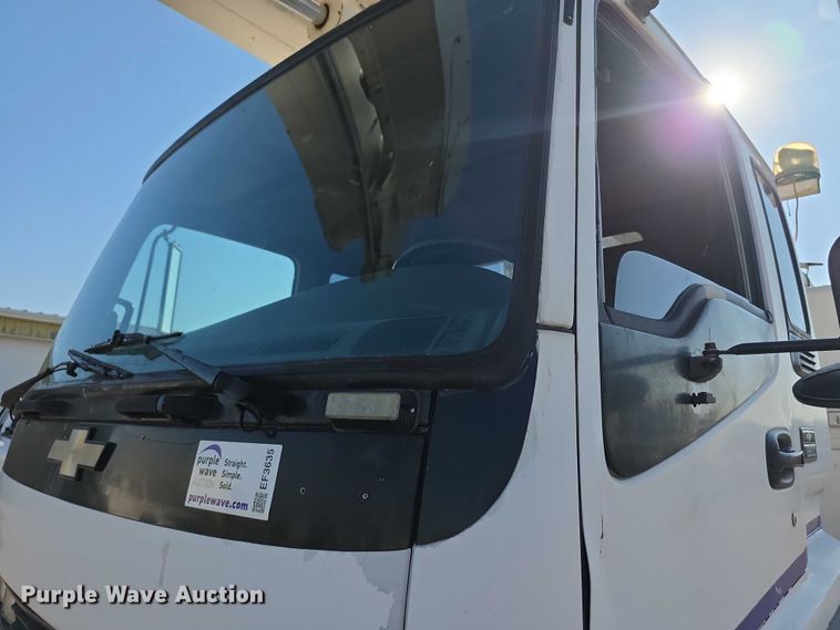 image for item EF3635 2000 Chevrolet T6500 bucket truck