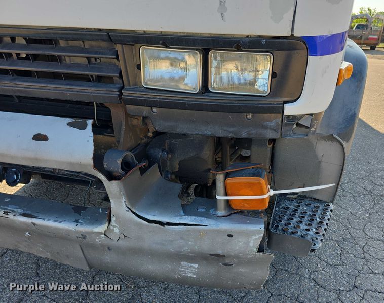 image for item EF3635 2000 Chevrolet T6500 bucket truck