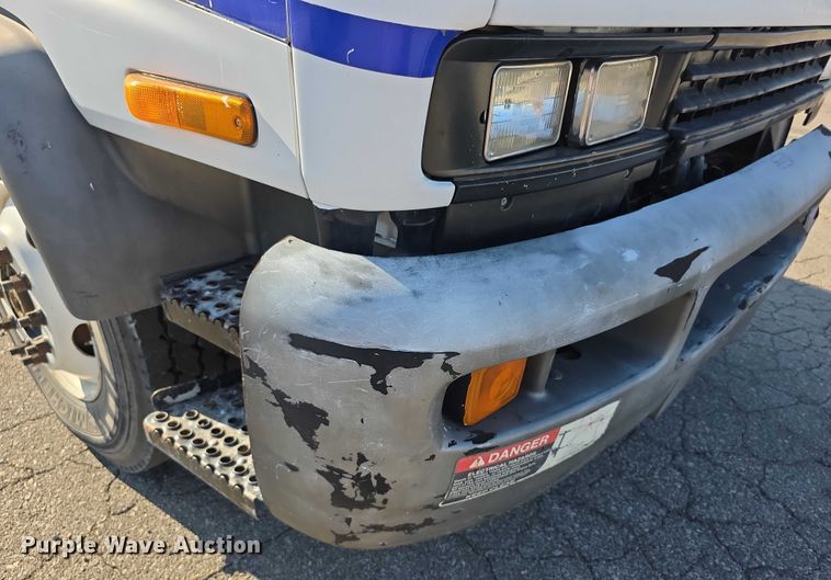 image for item EF3635 2000 Chevrolet T6500 bucket truck