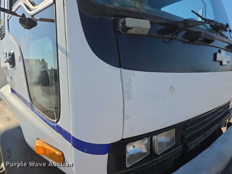 image for item EF3635 2000 Chevrolet T6500 bucket truck