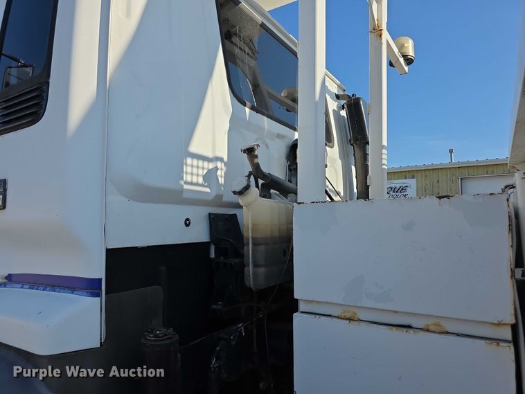 image for item EF3635 2000 Chevrolet T6500 bucket truck