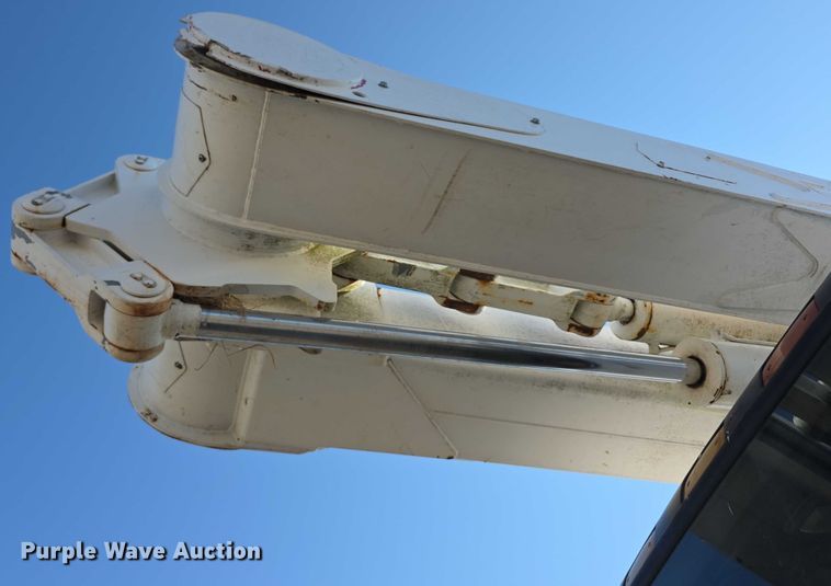 image for item EF3635 2000 Chevrolet T6500 bucket truck