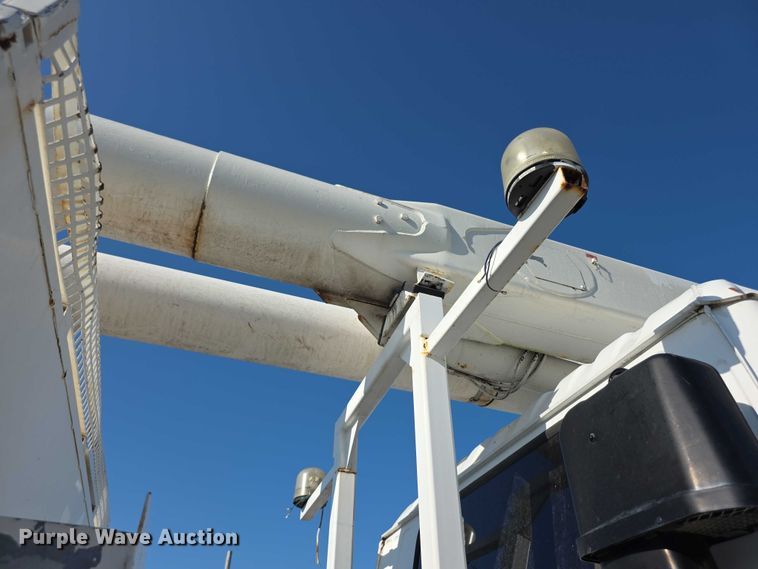 image for item EF3635 2000 Chevrolet T6500 bucket truck