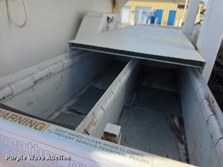 image for item EF3635 2000 Chevrolet T6500 bucket truck