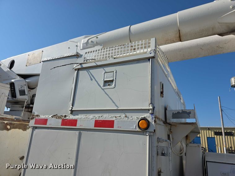 image for item EF3635 2000 Chevrolet T6500 bucket truck