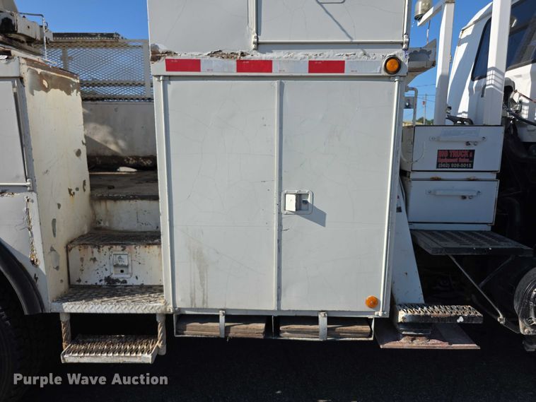 image for item EF3635 2000 Chevrolet T6500 bucket truck