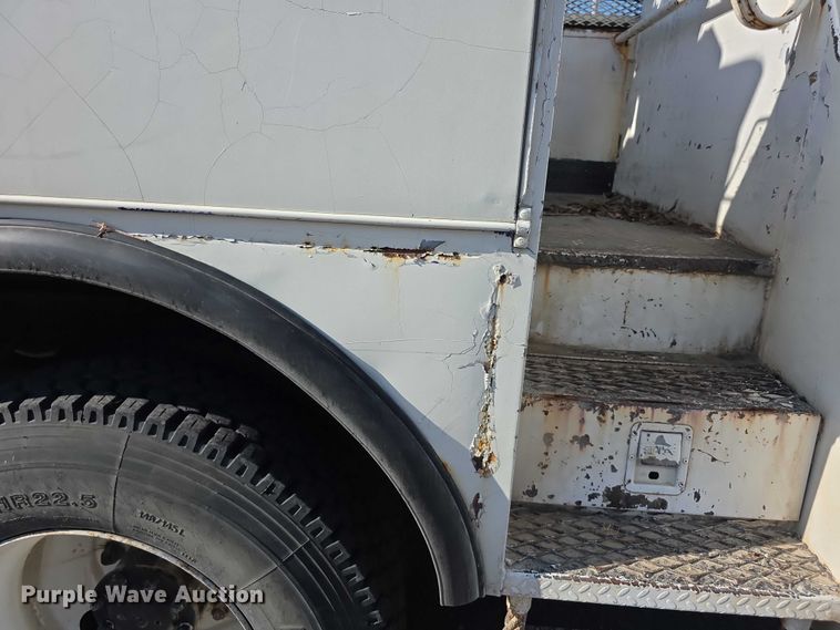 image for item EF3635 2000 Chevrolet T6500 bucket truck