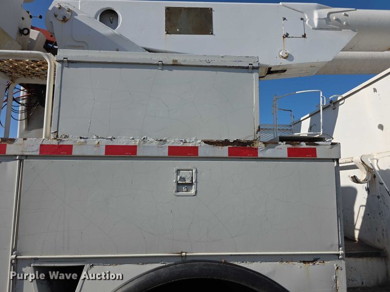 image for item EF3635 2000 Chevrolet T6500 bucket truck
