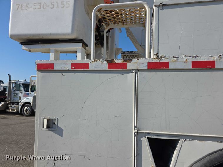 image for item EF3635 2000 Chevrolet T6500 bucket truck