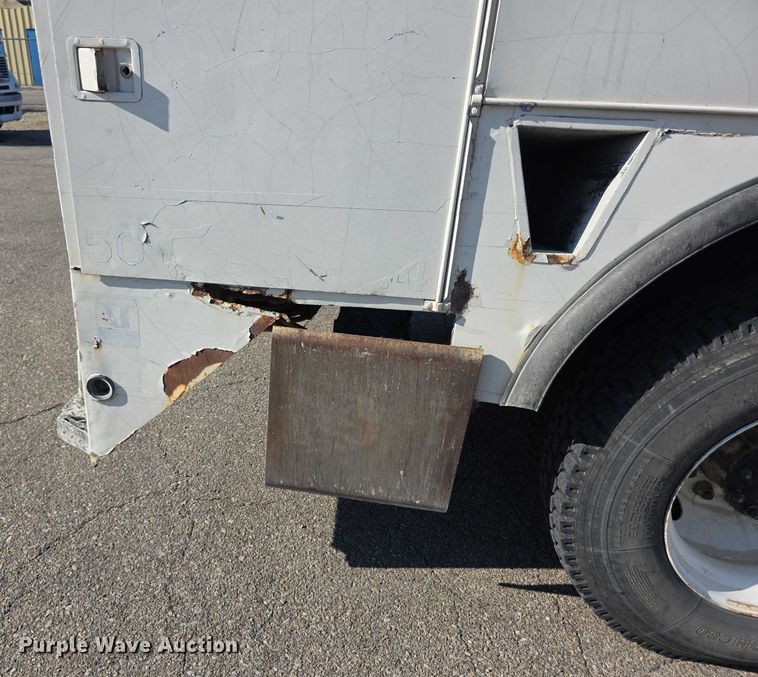 image for item EF3635 2000 Chevrolet T6500 bucket truck