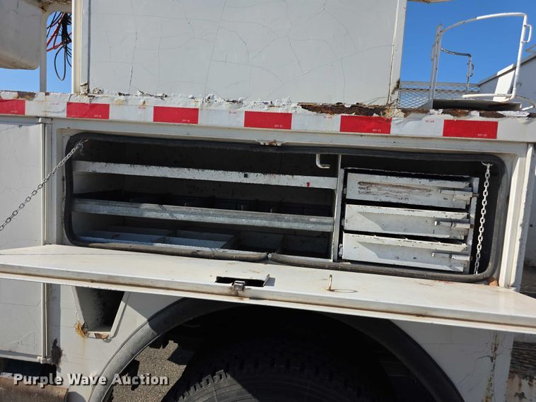 image for item EF3635 2000 Chevrolet T6500 bucket truck