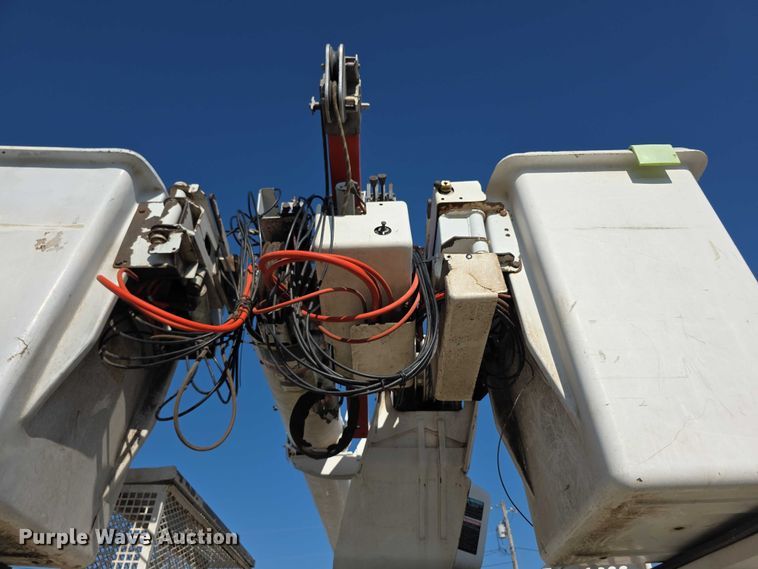 image for item EF3635 2000 Chevrolet T6500 bucket truck