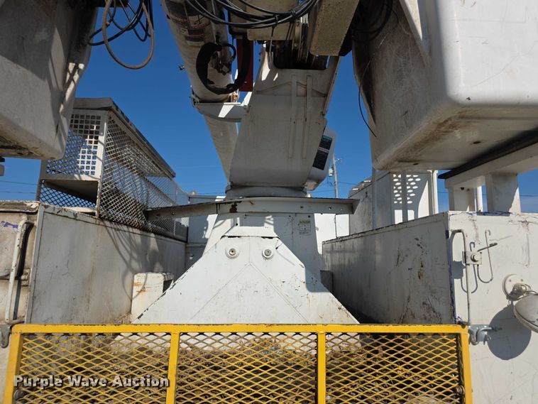 image for item EF3635 2000 Chevrolet T6500 bucket truck