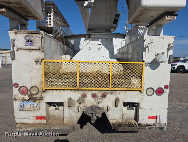 image for item EF3635 2000 Chevrolet T6500 bucket truck