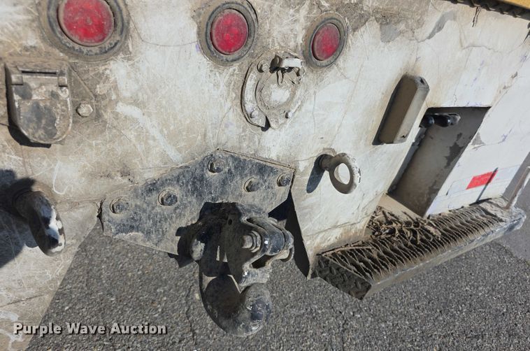 image for item EF3635 2000 Chevrolet T6500 bucket truck