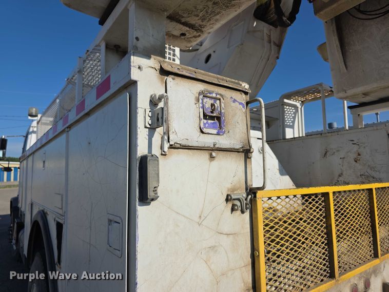 image for item EF3635 2000 Chevrolet T6500 bucket truck