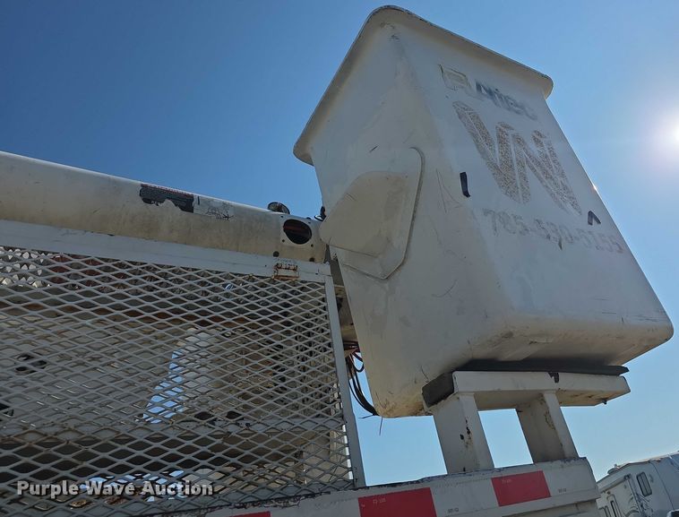 image for item EF3635 2000 Chevrolet T6500 bucket truck