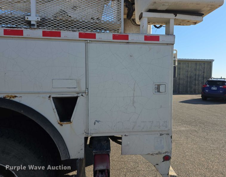 image for item EF3635 2000 Chevrolet T6500 bucket truck