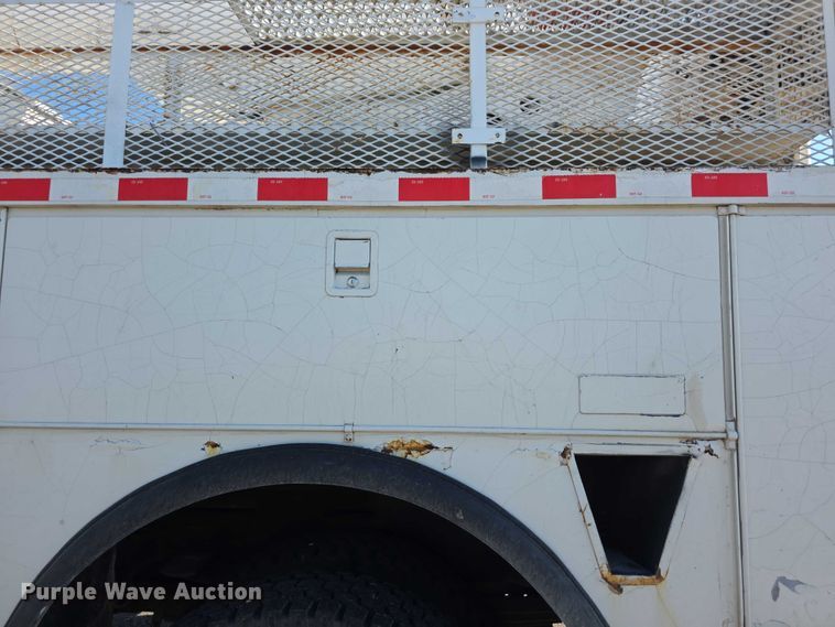 image for item EF3635 2000 Chevrolet T6500 bucket truck